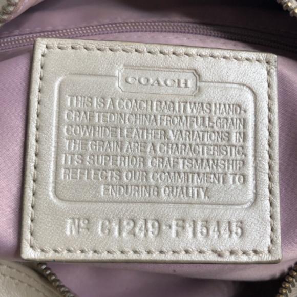 Coach bag medium size tan color.  Excellent shape - Picture 3 of 8